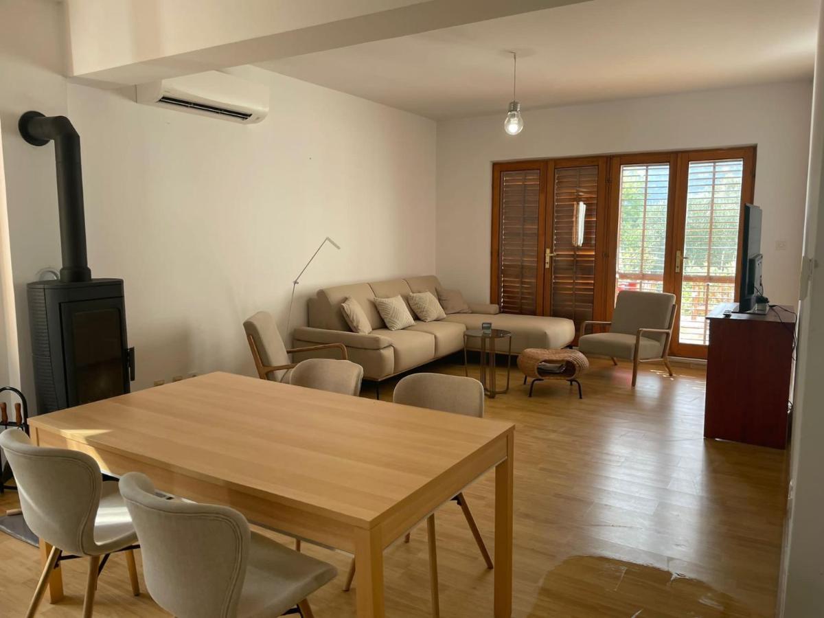 Six Bedroom Holiday Home Matea Ploce  Extérieur photo