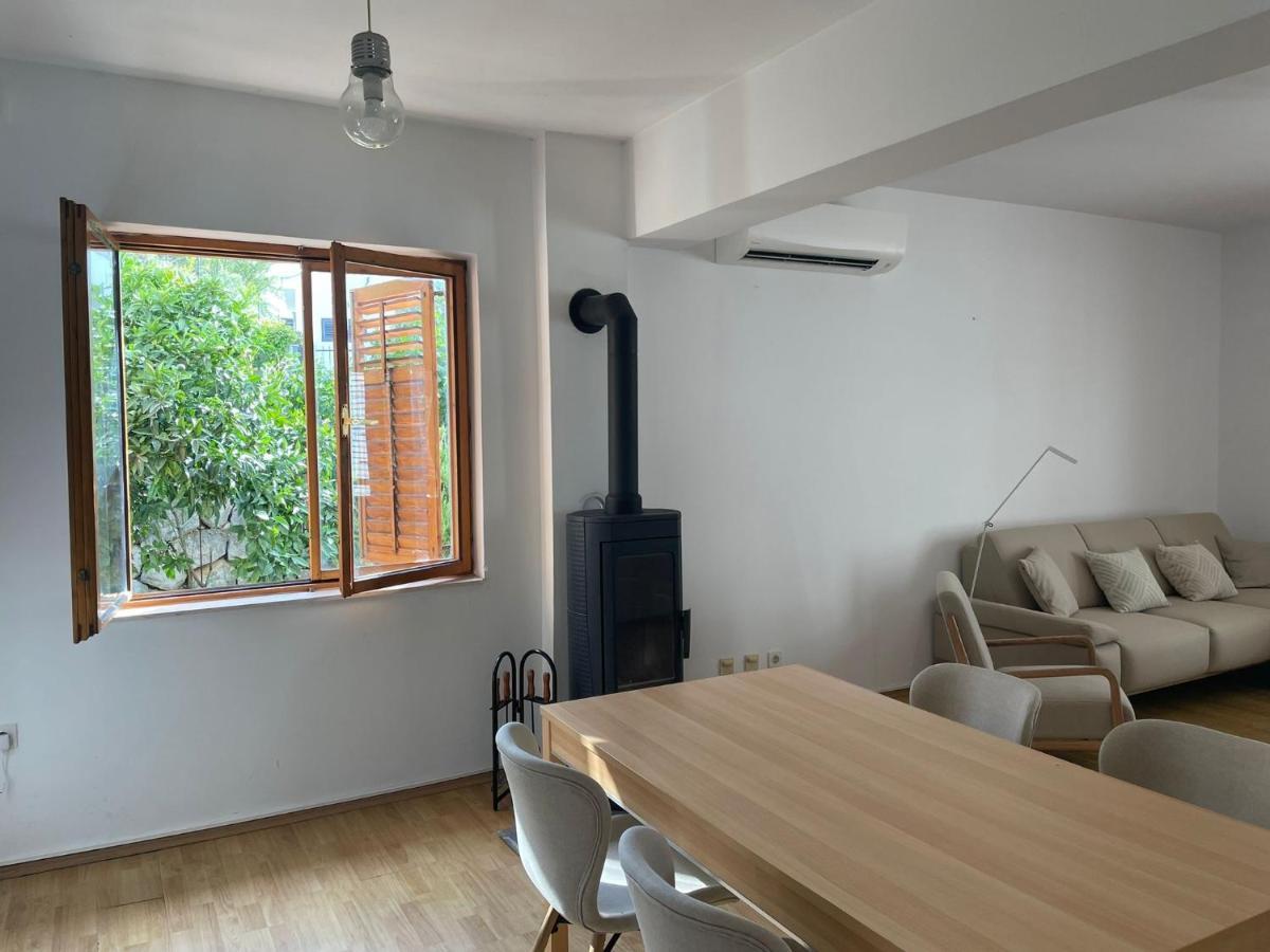 Six Bedroom Holiday Home Matea Ploce  Extérieur photo