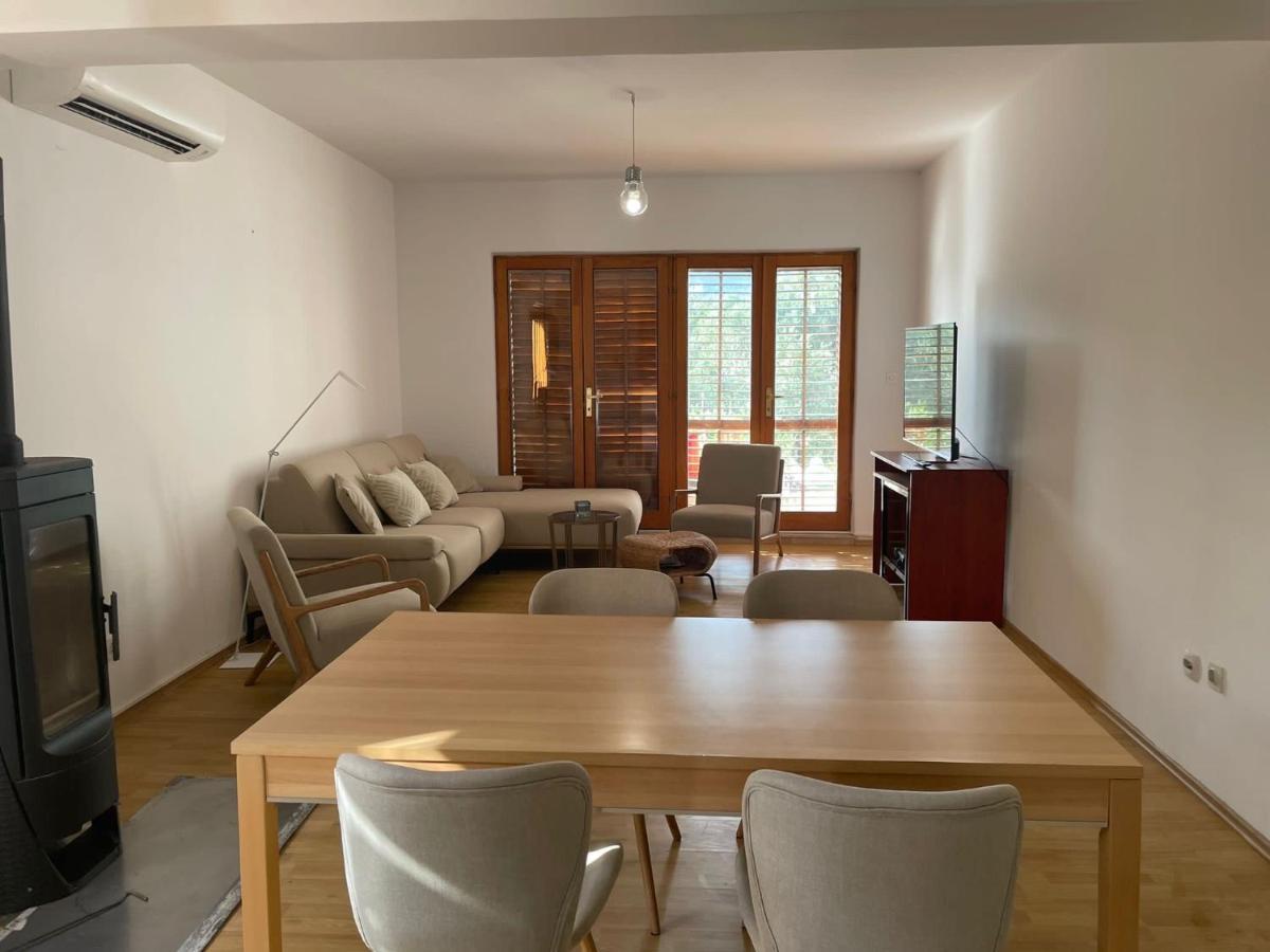 Six Bedroom Holiday Home Matea Ploce  Extérieur photo
