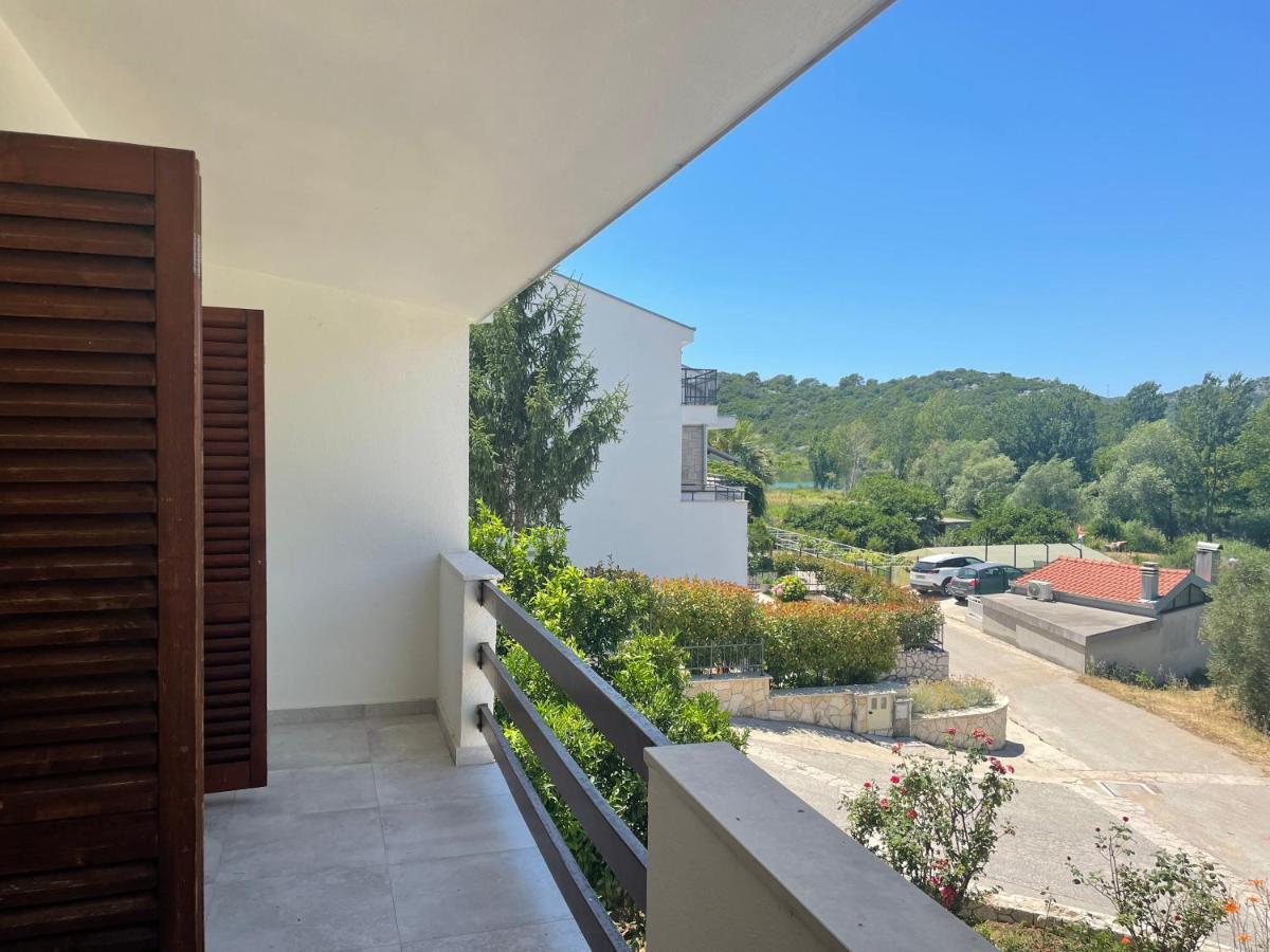 Six Bedroom Holiday Home Matea Ploce  Extérieur photo