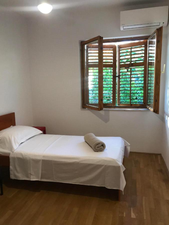 Six Bedroom Holiday Home Matea Ploce  Extérieur photo
