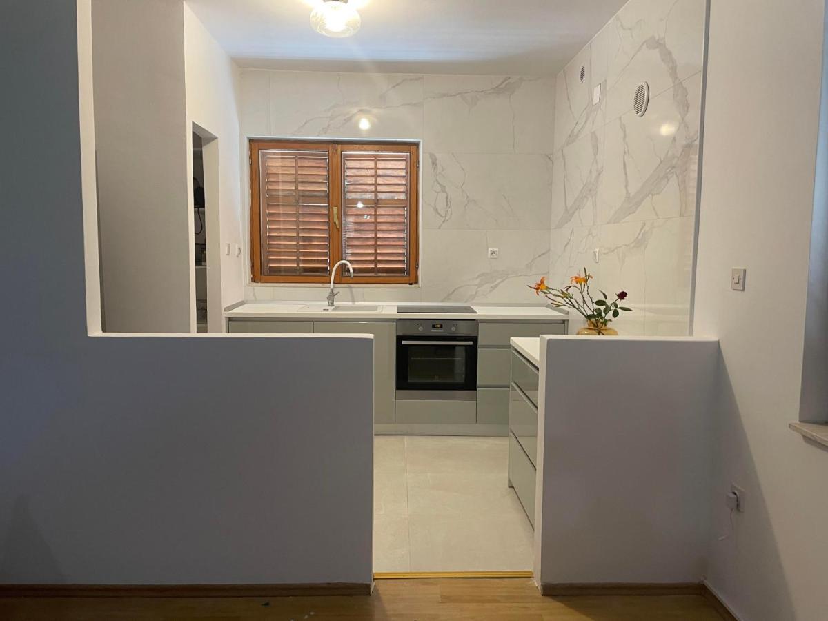 Six Bedroom Holiday Home Matea Ploce  Extérieur photo