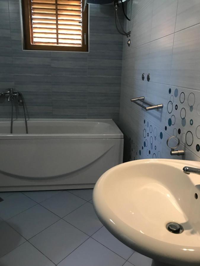 Six Bedroom Holiday Home Matea Ploce  Extérieur photo