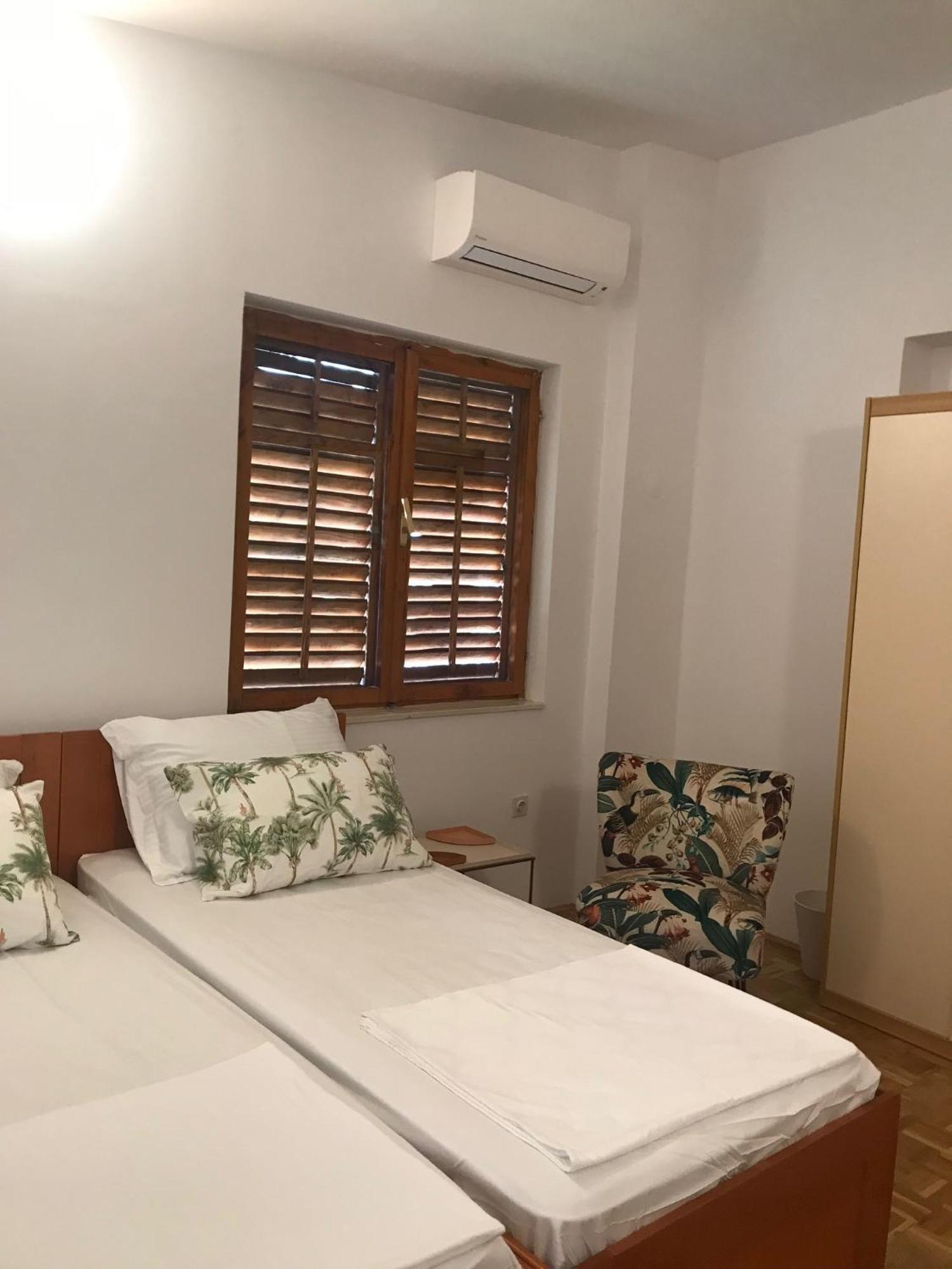 Six Bedroom Holiday Home Matea Ploce  Extérieur photo